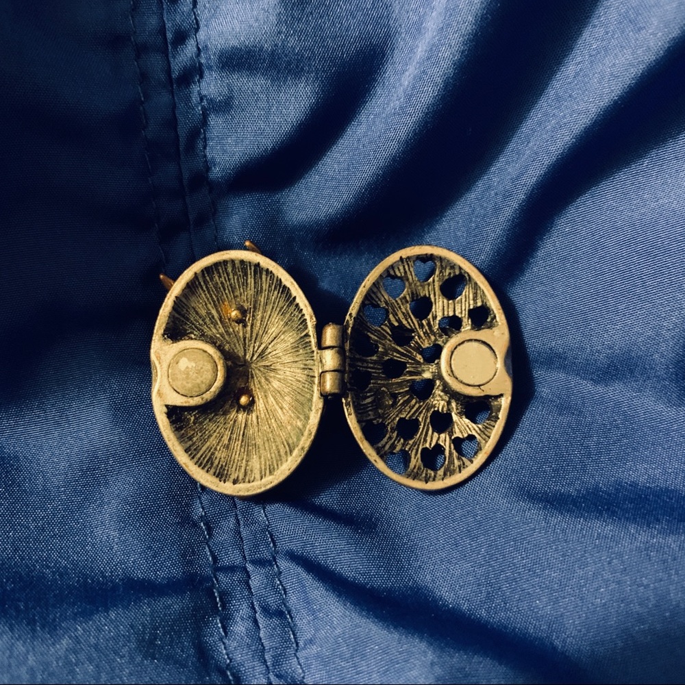 Owl Locket w/Magnetic Clasp & Vintage Style! 🦉💜 - Picture 3 of 7